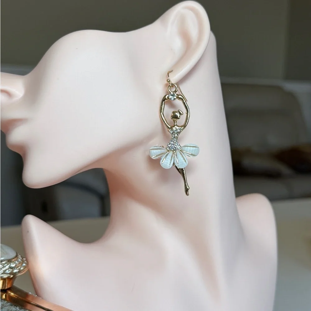 ⚜️ Elegant Gold Ballerina Earrings